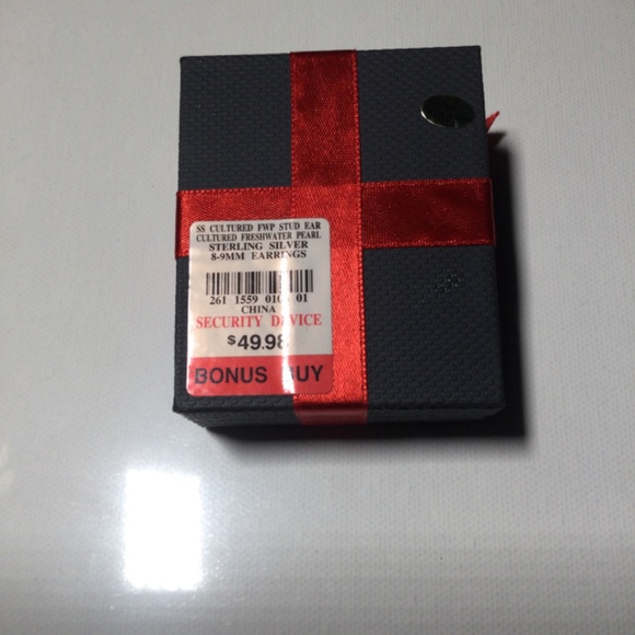 Cultured Freshwater Pearl Sterling Silver 8-9MM Earrings - Picture 4 of 5